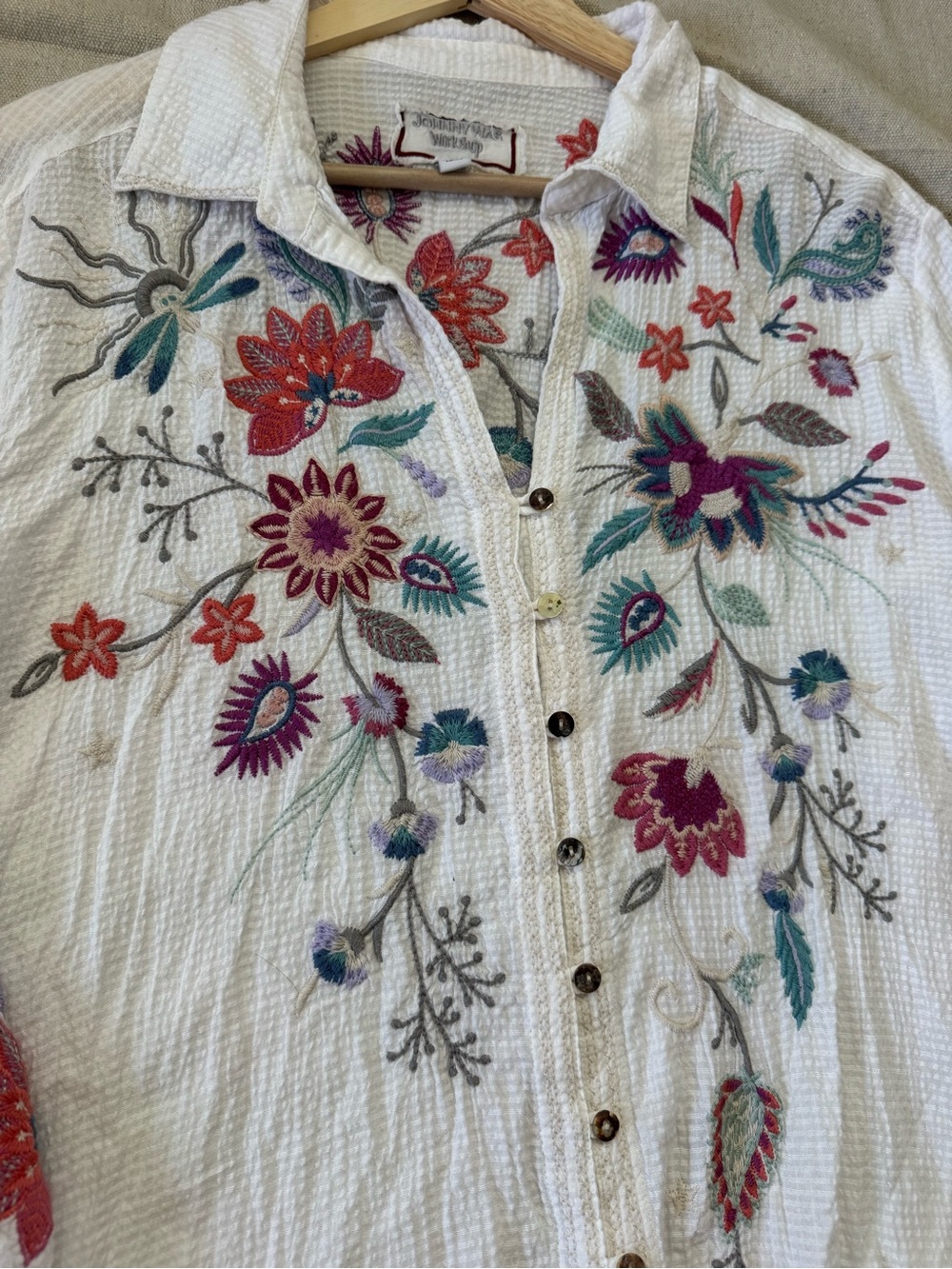 Johnny Was Workshop Embroidered Floral Shirt Size S White Boho Button Front - Picture 4 of 9